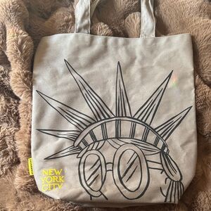 New York City Tote Bag with Statue of Liberty Design